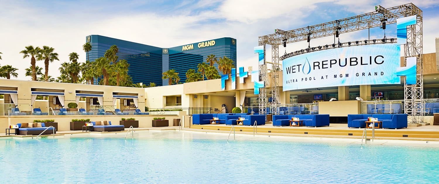 Poolside at the MGM Grand, Las Vegas - Liquid Blue Band